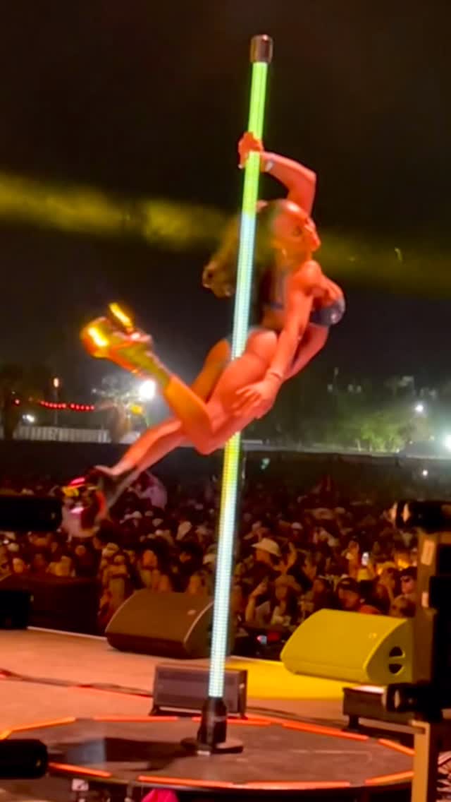 @sweetmscandace performing with @diplo for a sea of people at Stagecoach!